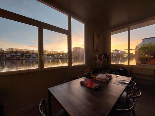 Φωτογραφία από το άλμπουμ του Chambre en Seine chez Philippe σε Σεβρ