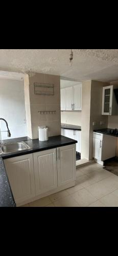 Kuchyň nebo kuchyňský kout v ubytování Cozy & Comfy Apartments Dundee