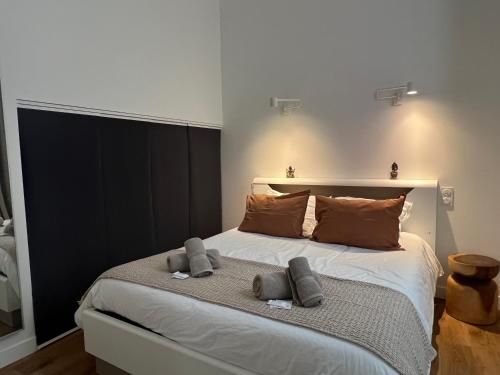 a bedroom with a bed with two pillows on it at Le Laurencin Sens - La Mezzanine - Cœur de ville in Sens