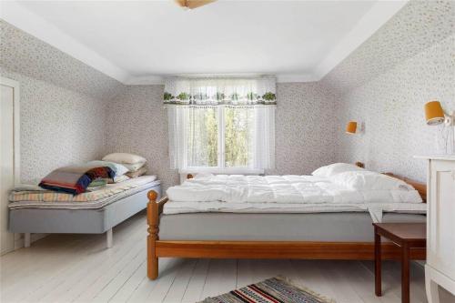 En eller flere senge i et værelse på KRO539-Haeradsbaeck-Torbjoernahult-4074