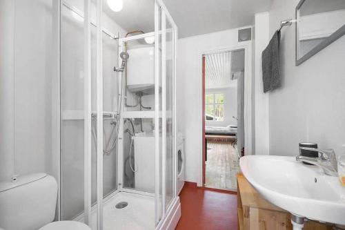 Et badeværelse på JON440-Paulistrom-Haesslehult-6