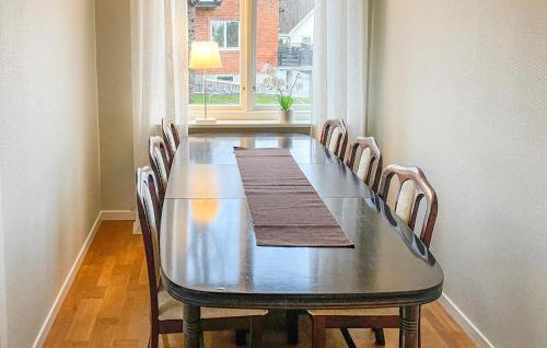 Et opholdsområde på 3 Bedroom Beautiful Home In Lindesberg