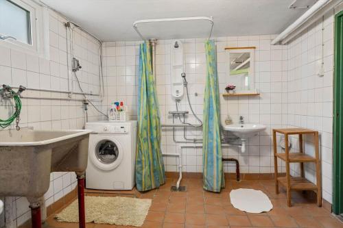 Koupelna v ubytování HAL599-Falkenberg-Villavaegen-9