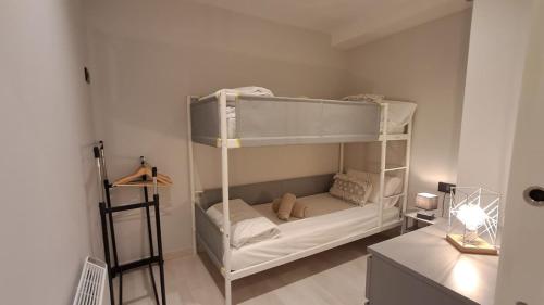 a bedroom with two bunk beds in a room at Prober Comapedrosa in Arinsal