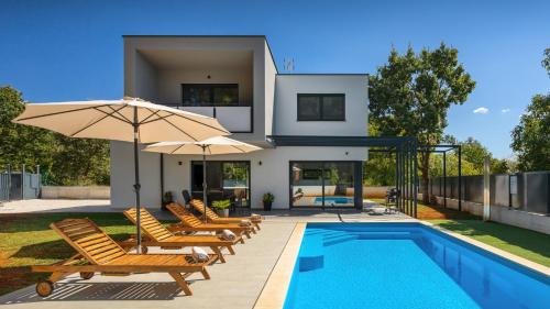 Modern villa Eva with pool and 2 bedrooms in Tar