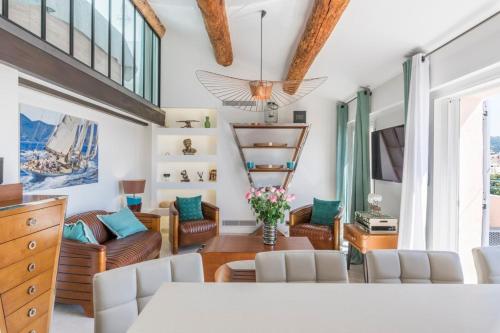 Cozystay 1674 - Gorgeous sea view 3-bedroom duplex