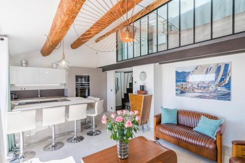 Cozystay 1674 - Gorgeous sea view 3-bedroom duplex