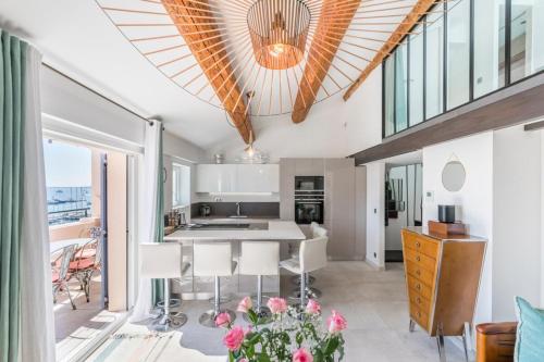 Cozystay 1674 - Gorgeous sea view 3-bedroom duplex