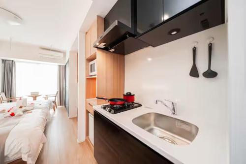 Kuchyň nebo kuchyňský kout v ubytování 天空Sky Hotel