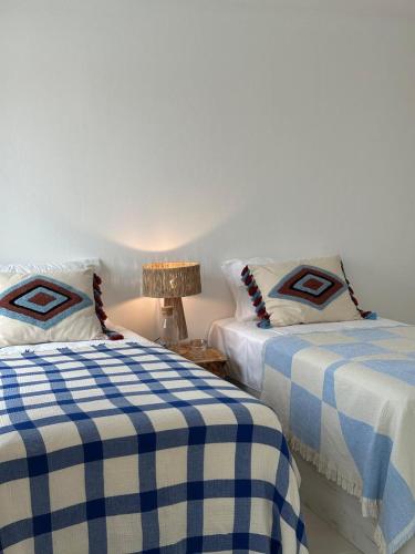 two beds sitting next to each other in a room at Casa Dar Alma in Vila Real de Santo António