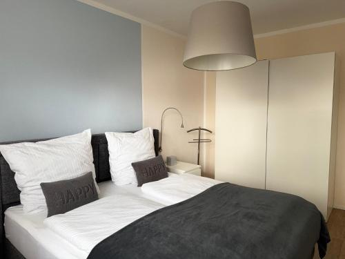 Giường trong phòng chung tại Ferienwohnungen First Bismarck