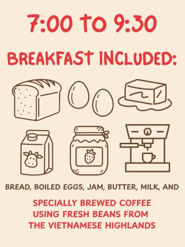 une affiche pour un petit-déjeuner comprenant du pain, des œufs au four, de la confiture et du beurre dans l'établissement Mi Amor Luxury Hostel located in South Island Center, à Duong Dong