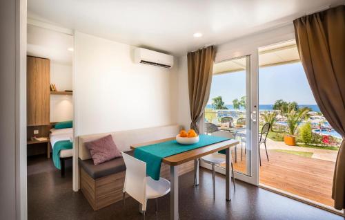 Stunning Home In Novigrad With Wifi