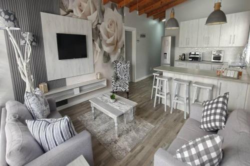 Lagoon Luxury Suites