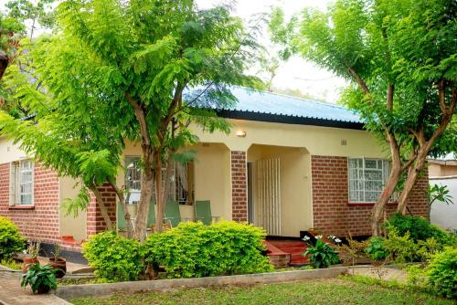 The Bay Cottage 4BR Retreat in Cape Maclear