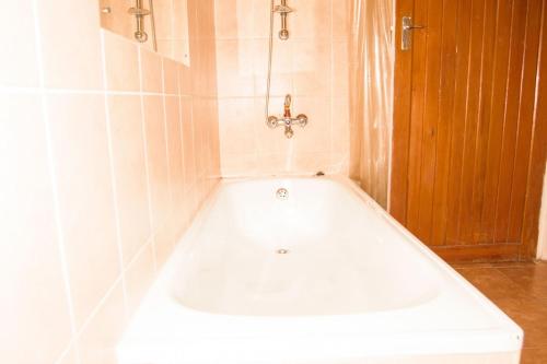 Et badeværelse på The Bay Cottage 4BR Retreat in Cape Maclear