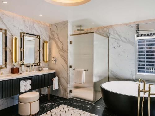 Phòng tắm tại Sofitel New York