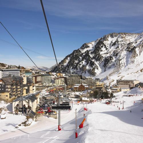 a ski resort in the mountains with a ski lift at Résidence Mer & Golf Tourmalet in La Mongie