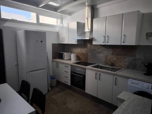 Η κουζίνα ή μικρή κουζίνα στο Family's House