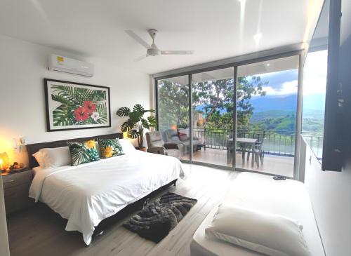 Postel nebo postele na pokoji v ubytování Anapoima Hills