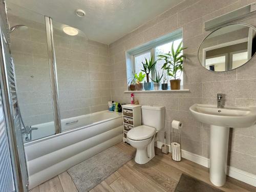 Et badeværelse på Charming Pembrokeshire Townhouse