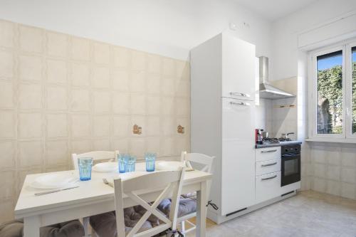 ArtStay AC Apt Near Metro, Fiumicino Airport