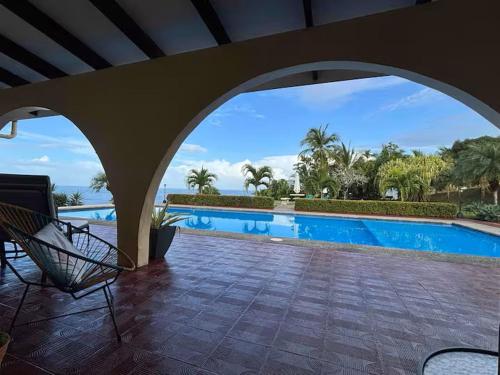 Bazén v ubytování Caribbean View nebo v jeho okolí