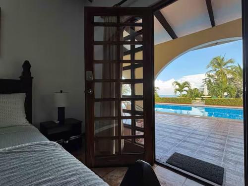 Bazén v ubytování Caribbean View nebo v jeho okolí