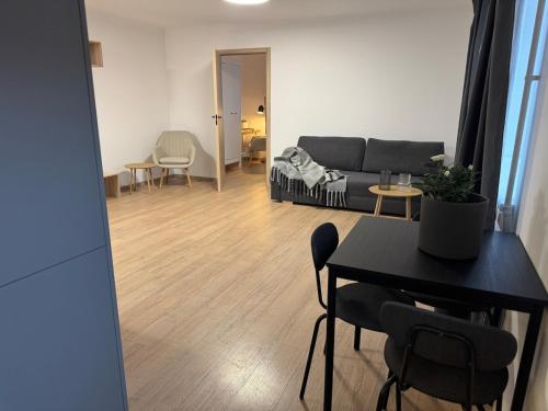 Et opholdsområde på Cozy Center Apartment