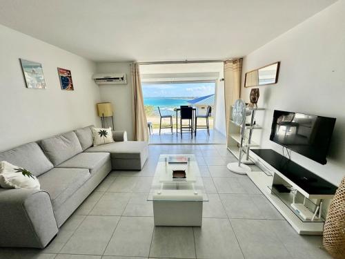 Studio vue mer avec piscine