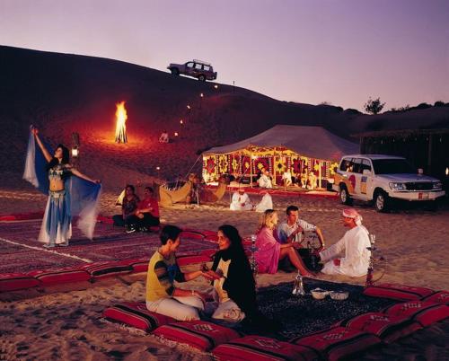 Фотография из галереи Overnight Dubai Desert Safari With BBQ and Live Shows Night Camping в городе Hunaywah