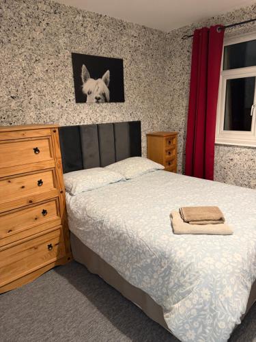 Postel nebo postele na pokoji v ubytování Palm Court next to the Sea 5 minutes from the Beach