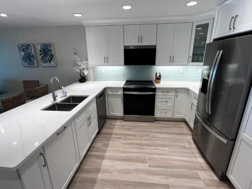 Kuchyň nebo kuchyňský kout v ubytování White Sands #32