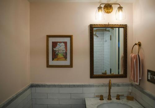 Et badeværelse på Capitol Hill Historic District A Street Apartment