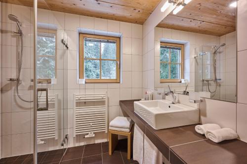 a bathroom with a sink and a shower at Appartement Omesberg 1 in Lech am Arlberg