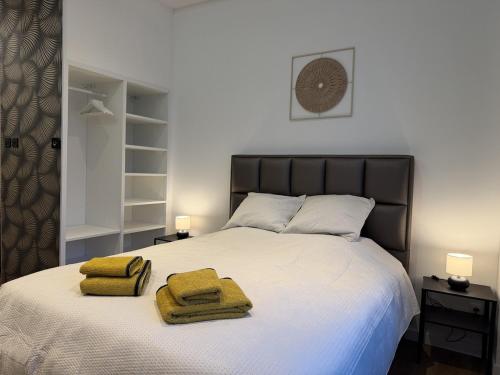 En eller flere senge i et værelse på Suite Luxueuse avec jaccuzi sans vis-à-vis