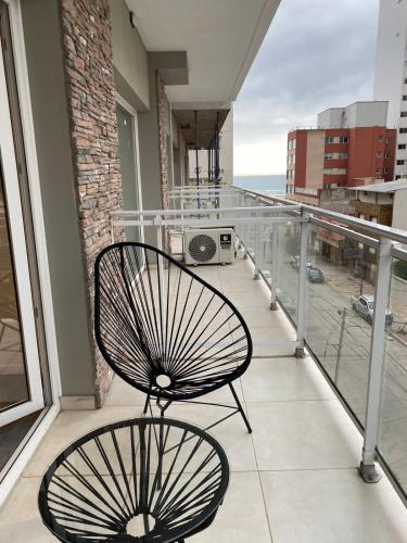 En balkon eller terrasse på Departamento Senderos Mar y Parque B