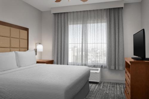 Postel nebo postele na pokoji v ubytování Homewood Suites by Hilton Yuma