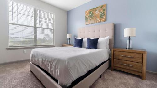 En eller flere senge i et værelse på Landing Apartments - Raleigh