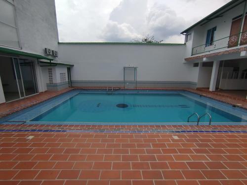 a swimming pool in the middle of a building at Hotel Camino al Llano in Villavicencio