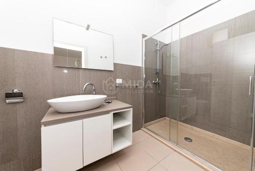 Phòng tắm tại La Torre Apartments