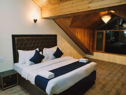 Postel nebo postele na pokoji v ubytování Hotel oscar Mountain Retreat