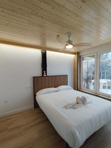 En eller flere senge i et værelse på BULGARIA LUXURY con parking