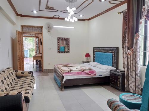 En eller flere senge i et værelse på BHURBAN Family APARTMENTS