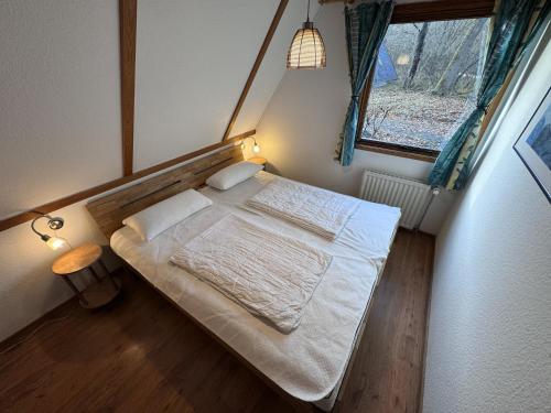 En eller flere senge i et værelse på Twiste Retreat 126