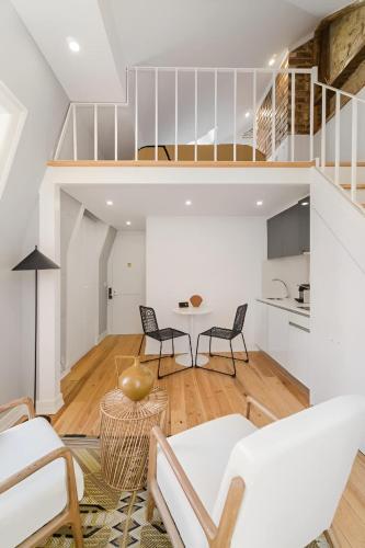 Cozy Lisbon Retreat by the City Center with Balcony