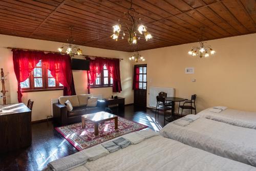 Ένα ή περισσότερα κρεβάτια σε δωμάτιο στο Ξενοδοχείο Μάνης