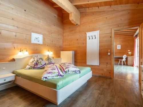 Postel nebo postele na pokoji v ubytování Lahnerhorn Marchenthorn