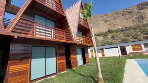 En generel udsigt til bjerge eller udsigt til bjerge taget fra lodgen