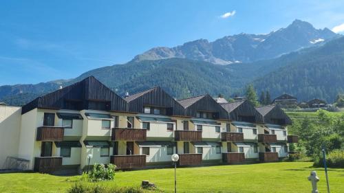 En generel udsigt til bjerge eller udsigt til bjerge taget fra lejligheden